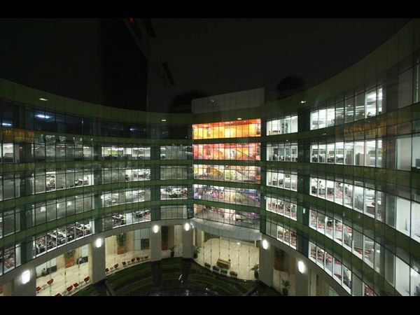 ఎయిర్‌టెల్ ఇండియా ఆఫీస్ (అద్దాల ప్రపంచం)