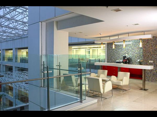 ఎయిర్‌టెల్ ఇండియా ఆఫీస్ (అద్దాల ప్రపంచం)