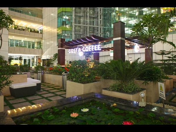 ఎయిర్‌టెల్ ఇండియా ఆఫీస్ (అద్దాల ప్రపంచం)