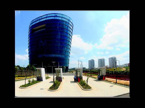 ఎటు చూసినా ‘సాఫ్ట్‌వేర్ కంపెనీలే’