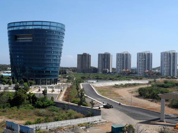 ఎటు చూసినా ‘సాఫ్ట్‌వేర్ కంపెనీలే’