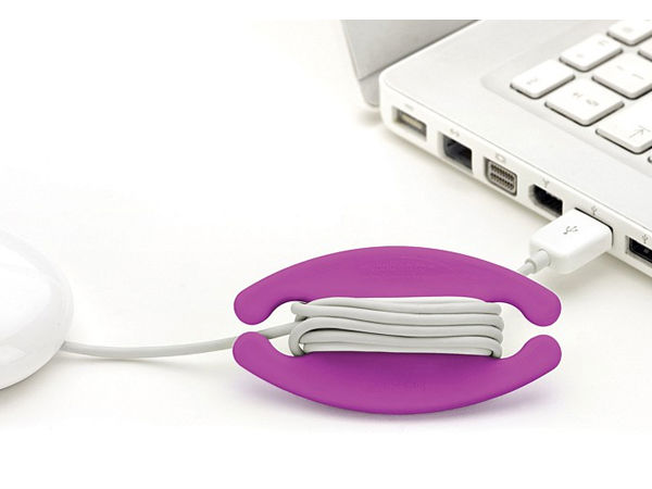 గజిబిజి కేబుల్స్ కోసం ప్రత్యేక హోల్డర్లు