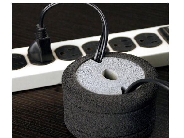 గజిబిజి కేబుల్స్ కోసం ప్రత్యేక హోల్డర్లు