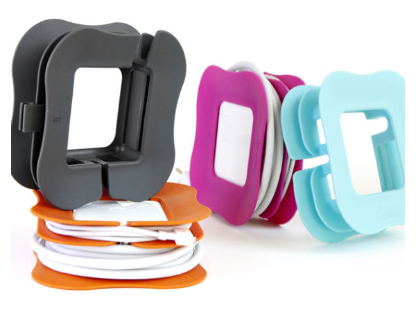 గజిబిజి కేబుల్స్ కోసం ప్రత్యేక హోల్డర్లు