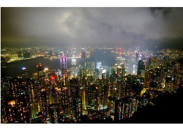 అర్థరాత్రి.. అందాల వేట!