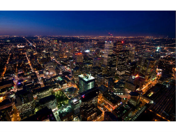 అర్థరాత్రి.. అందాల వేట!