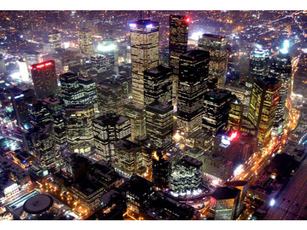 అర్థరాత్రి.. అందాల వేట!