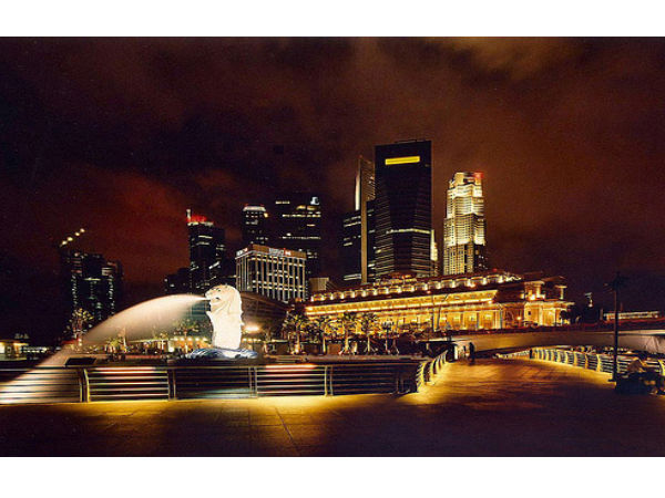 అర్థరాత్రి.. అందాల వేట!