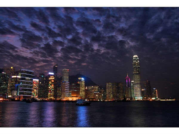 అర్థరాత్రి.. అందాల వేట!