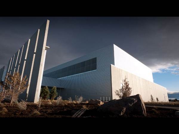 గడ్డకట్టే చలిలో ఫేస్‌బుక్ డేటా సెంటర్ (ఫోటో టూర్)