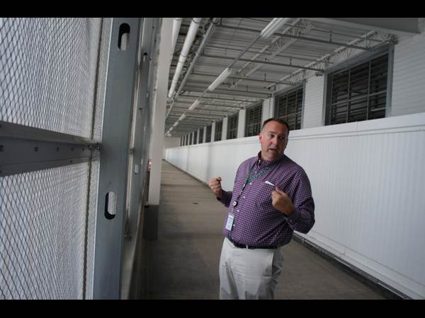 గడ్డకట్టే చలిలో ఫేస్‌బుక్ డేటా సెంటర్ (ఫోటో టూర్)