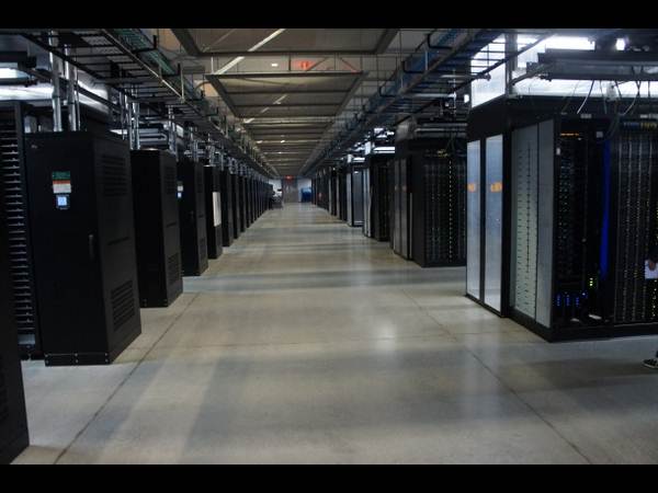 గడ్డకట్టే చలిలో ఫేస్‌బుక్ డేటా సెంటర్ (ఫోటో టూర్)