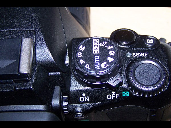 షట్టర్ (Shutter):