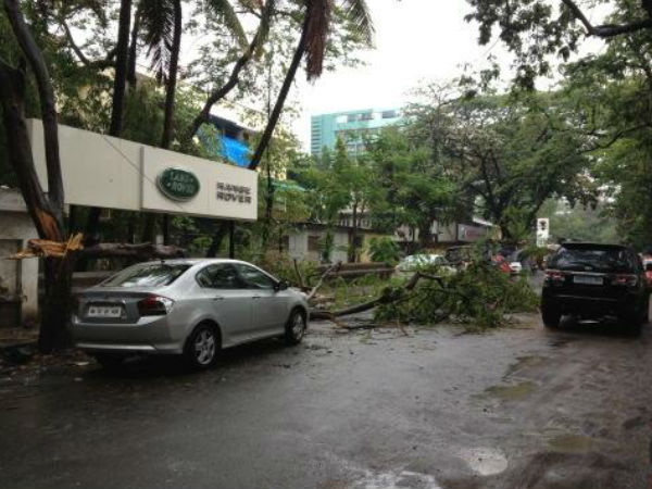 ట్విట్లర్‌లో ముంబై నగరం... రోడ్లన్ని జలమయం!