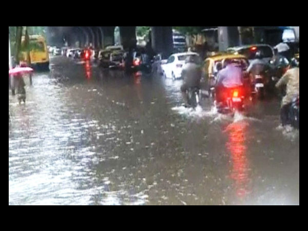 ట్విట్లర్లో ముంబై నగరం... రోడ్లన్ని జలమయం!