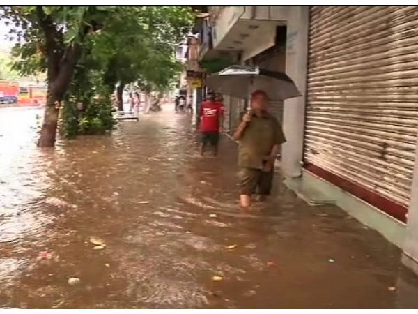  ట్విట్లర్‌లో ముంబై నగరం... రోడ్లన్ని జలమయం!