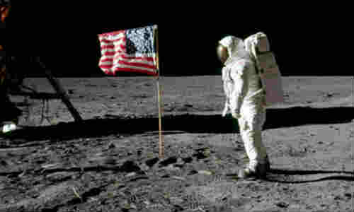 చంద్రుడిపైకి వెళ్లె యాత్రికులకు..