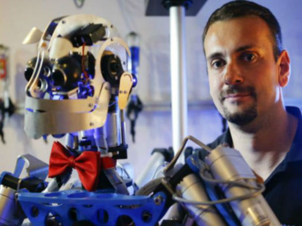 Meet the humanoid robot bartender 'Carl' 