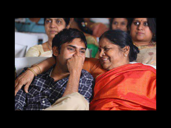 ఫేస్బుక్లో హల్చల్ చేస్తున్న పవన్ కళ్యాణ్ అరుదైన చిత్రాలు!