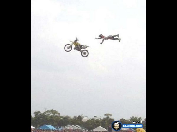 సోషల్ నెట్‌వర్కింగ్ సైట్‌లలో హల్ చల్ చేస్తున్న ఆసక్తికర ఫోటోలు