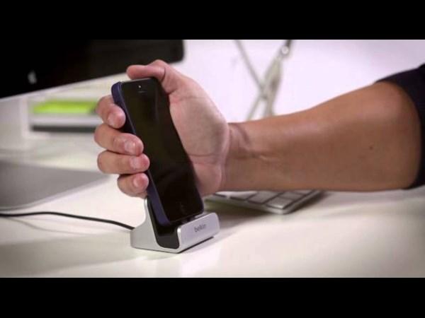 యాపిల్ ఐఫోన్ స్టాండ్స్... ఇవి చాలా హాట్ గురూ!!