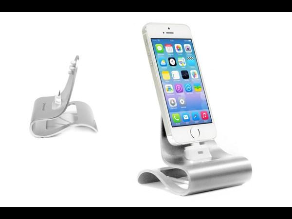 యాపిల్ ఐఫోన్ స్టాండ్స్... ఇవి చాలా హాట్ గురూ!!