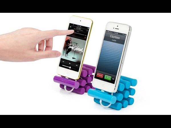 యాపిల్ ఐఫోన్ స్టాండ్స్... ఇవి చాలా హాట్ గురూ!!