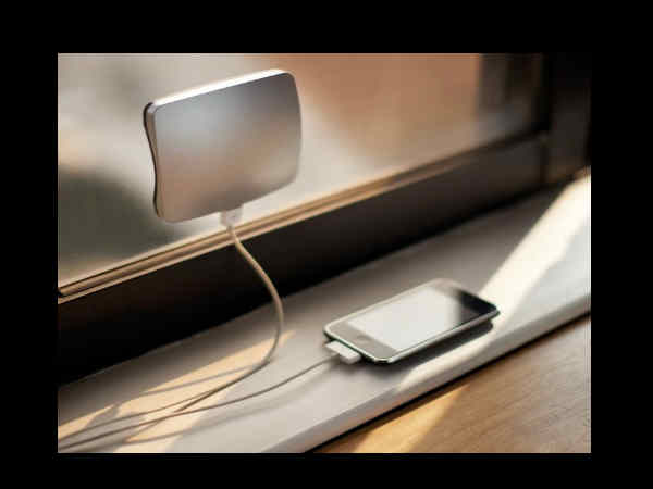 ఎక్స్డి డిజైన్ సోలారో విండో ఛార్జర్ (XD Design Solar Window Charger)