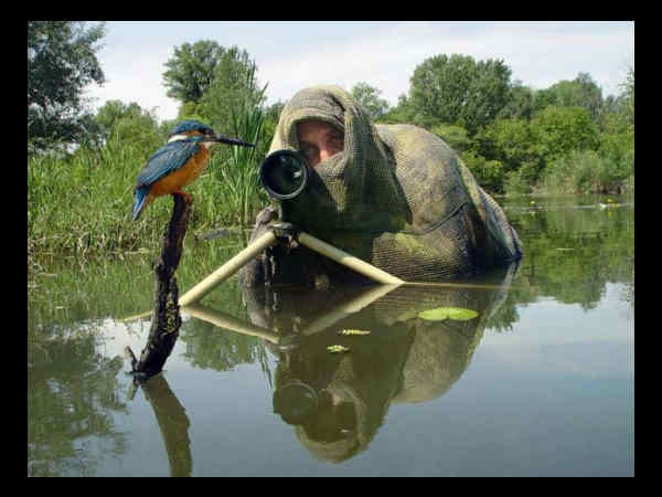 ప్రమాదపుటంచుల్లో ఫోటోగాఫర్లు..!