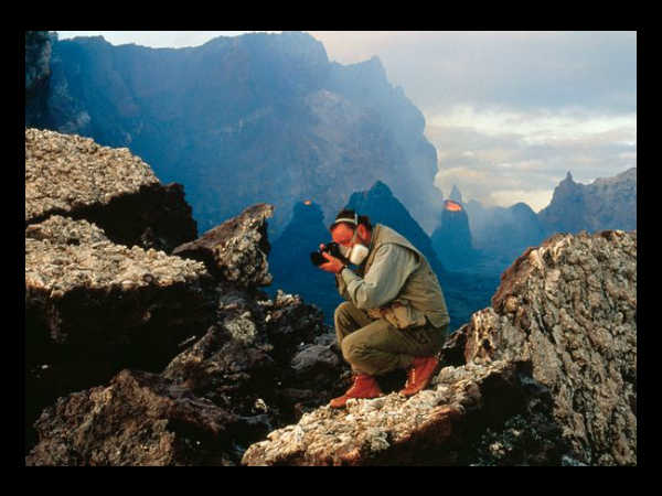 ప్రమాదపుటంచుల్లో ఫోటోగాఫర్లు..!