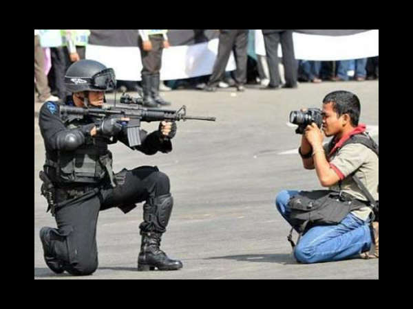 ప్రమాదపుటంచుల్లో ఫోటోగాఫర్లు..!