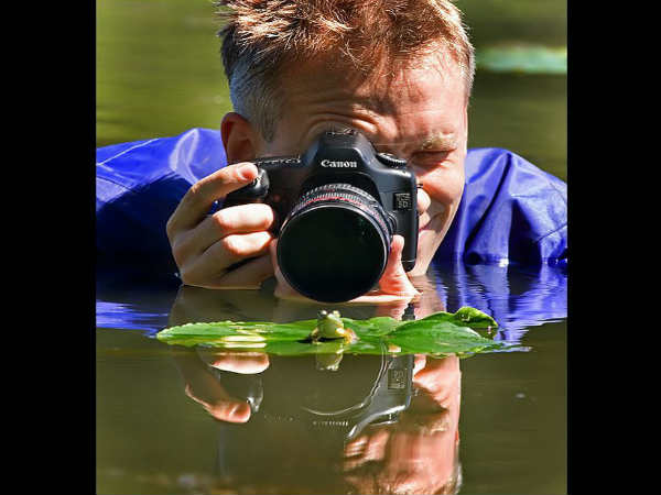 ప్రమాదపుటంచుల్లో ఫోటోగాఫర్లు..!