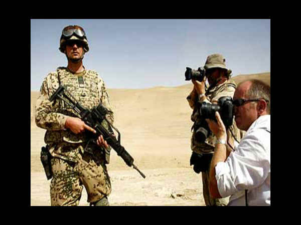 ప్రమాదపుటంచుల్లో ఫోటోగాఫర్లు..!