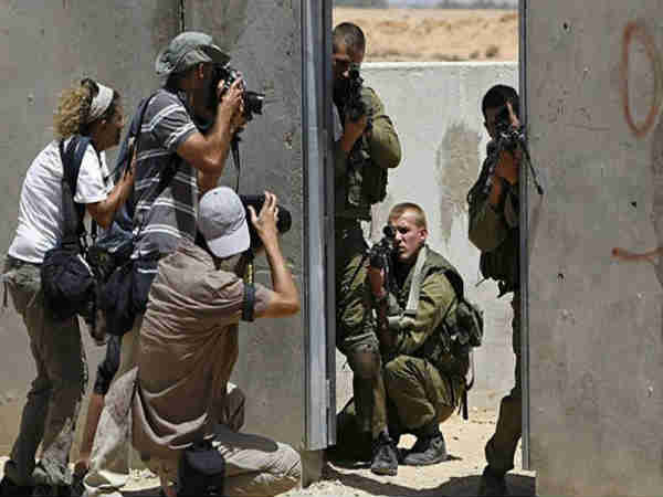 ప్రమాదపుటంచుల్లో ఫోటోగాఫర్లు..!