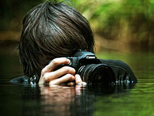 ప్రమాదపుటంచుల్లో ఫోటోగాఫర్లు..!