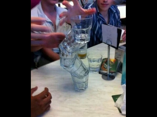 నవ్వులు పూయిస్తున్న సోషల్ మీడియా సిత్రాలు