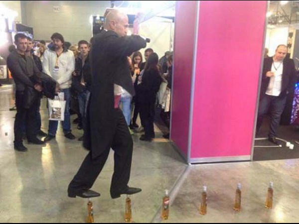 నవ్వులు పూయిస్తున్న సోషల్ మీడియా సిత్రాలు