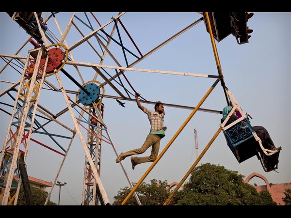 వింత లీలలు.. చూసి తరించండి!!
