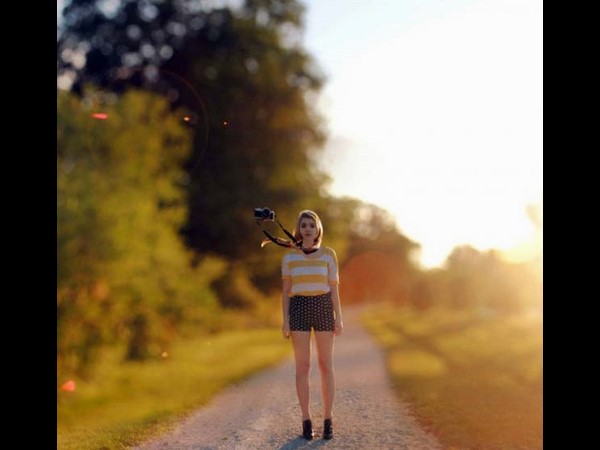 సోషల్ మీడియాలో అదో రకం చిత్రాలు