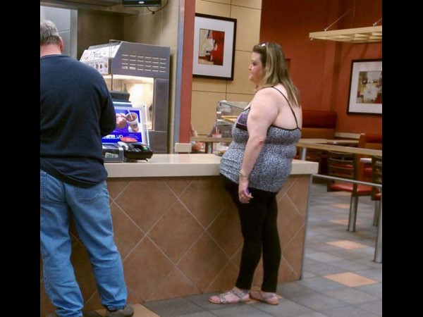 సోషల్ మీడియాలో అదో రకం చిత్రాలు