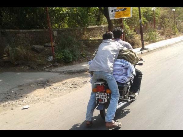 సోషల్ మీడియాలో అదో రకం చిత్రాలు