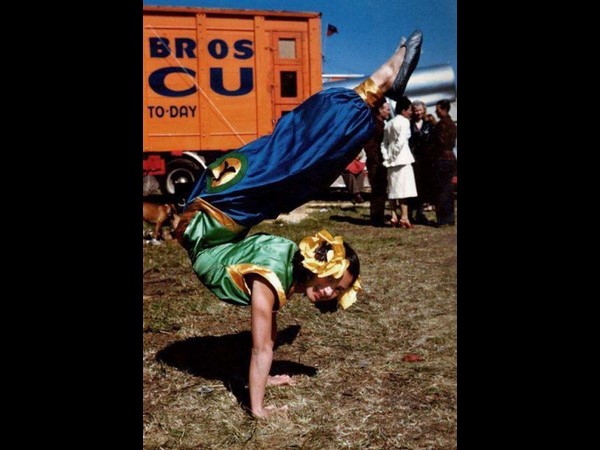 సోషల్ మీడియాలో అదో రకం చిత్రాలు