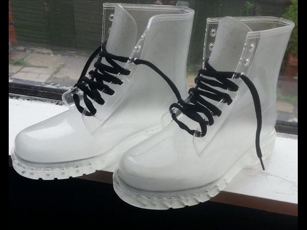 సోషల్ మీడియా థ్రిల్లింగ్ ఫోటోలు