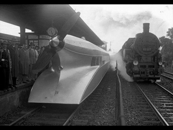 సోషల్ మీడియా థ్రిల్లింగ్ ఫోటోలు