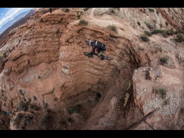 సోషల్ మీడియా థ్రిల్లింగ్ ఫోటోలు