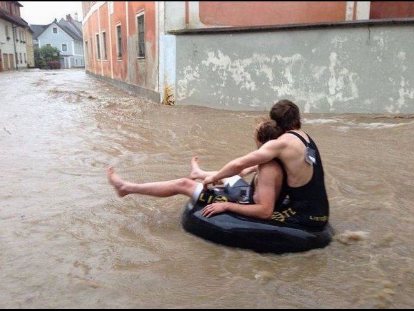 సోషల్ మీడియా ఫన్నీ చిత్రాలు