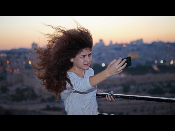 వింత మనుషులు.. వెర్రి చేష్టలు!