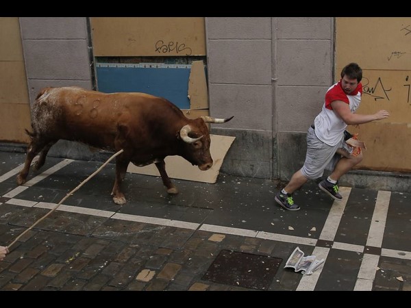 వింత మనుషులు.. వెర్రి చేష్టలు!