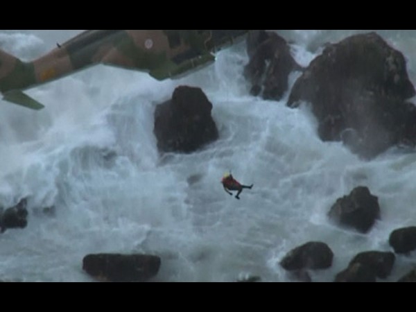 వింత మనుషులు.. వెర్రి చేష్టలు!