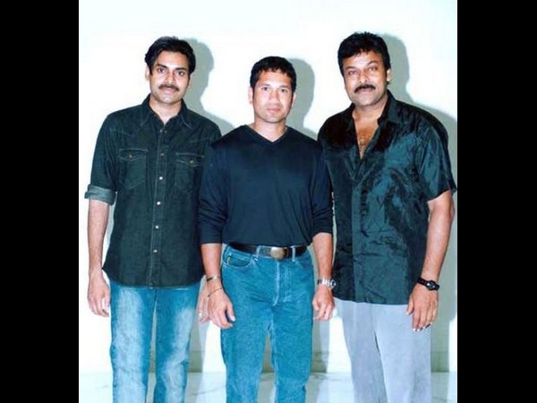 సోషల్ మీడియాలో హల్ చల్ చేస్తున్న పవన్ కళ్యాణ్ అరుదైన చిత్రాలు